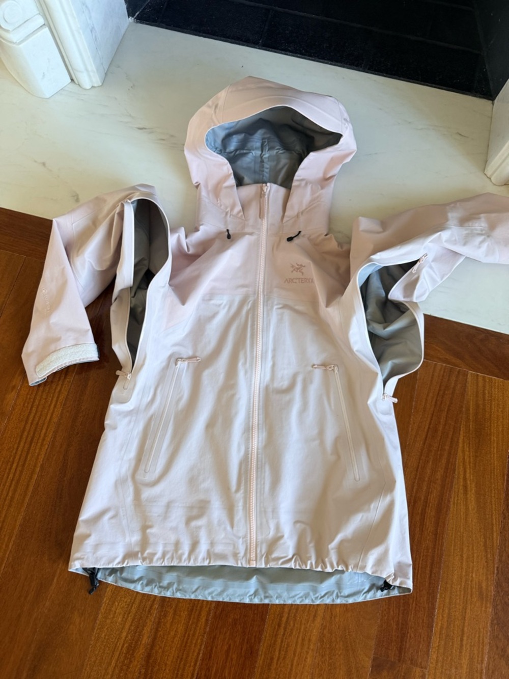 Arc'teryx Women’s BETA AR JACKET pro-level protective hardshell Size M - Picture 5 of 17